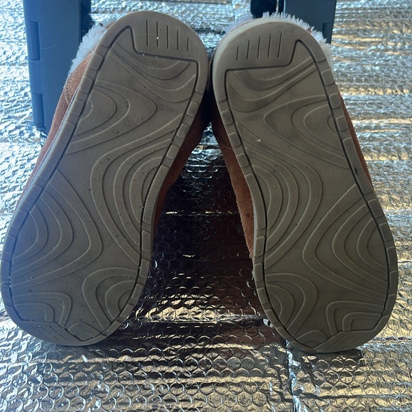 Kohl’s cozy Brown Fur-Lined Boots - Picture 8 of 8